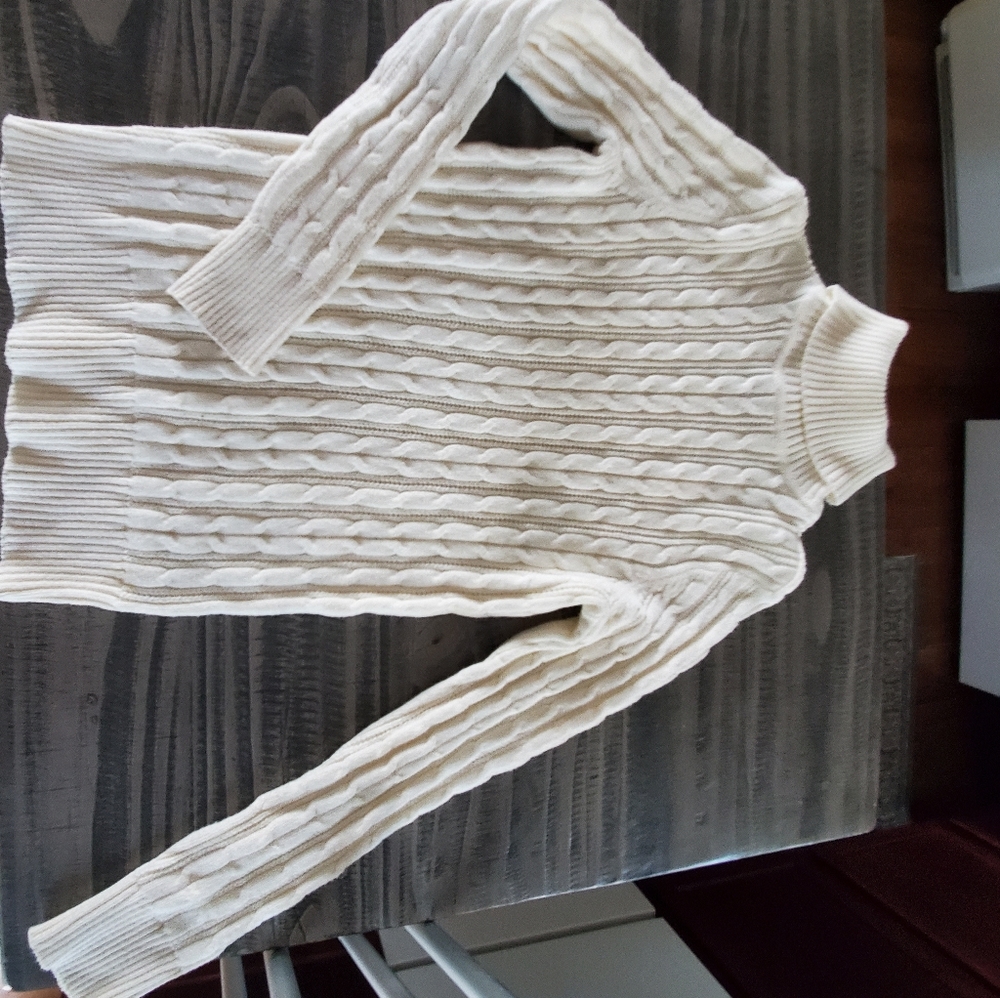 Knitted turtle neck sweater